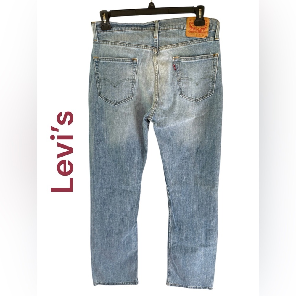 Levi’s-Men’s 33x34 jeans. 527 slim bootcut. Light wash. Good preowned condition!